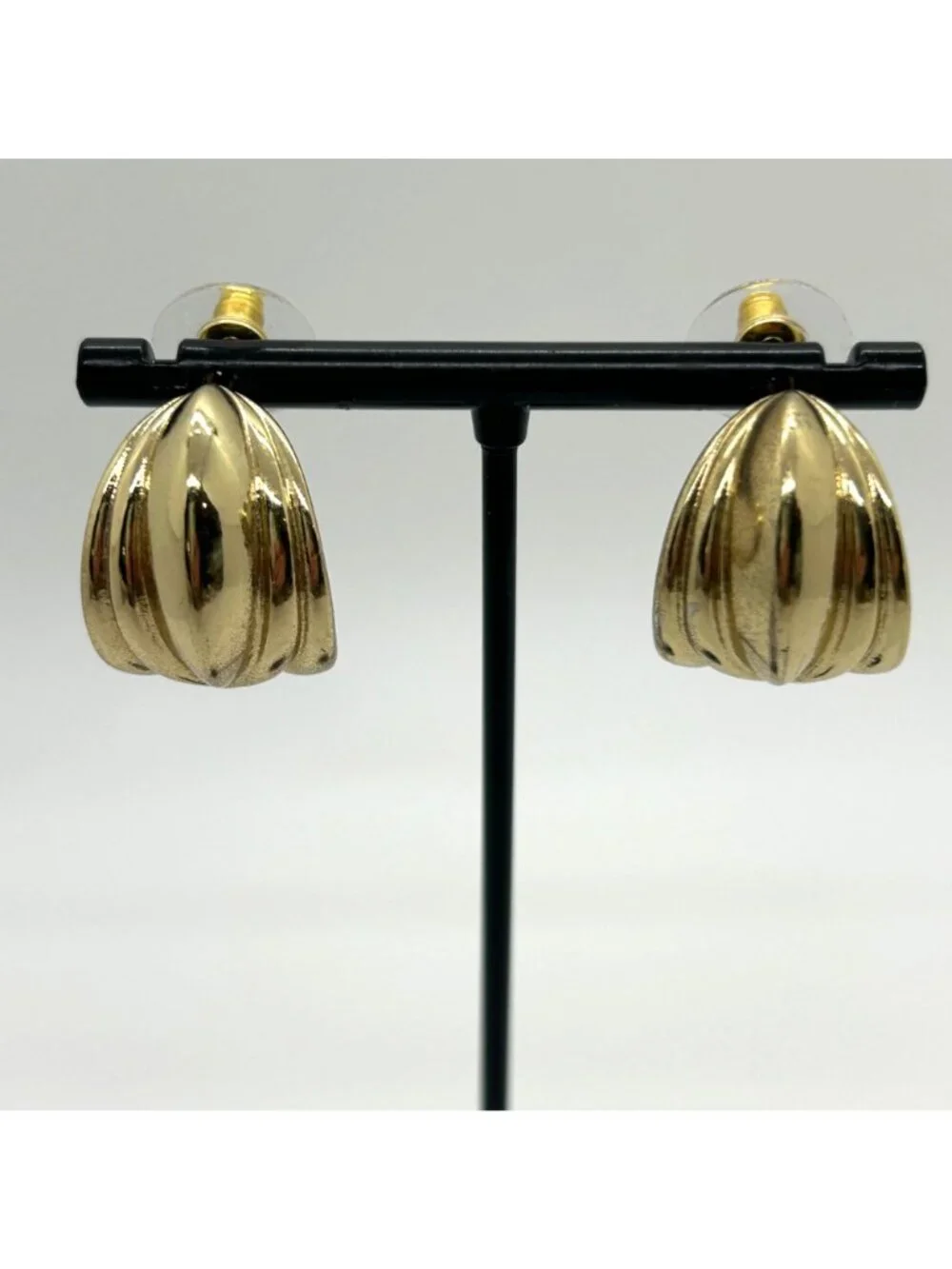 Vintage 1980s Gold Tone Earrings Ribbed Shell Swirl Wave Statement Pierced Post
